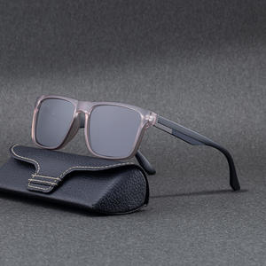 Gafas de sol polarizadas cuadradas de lujo para hombre, protección UV400, lentes TAC, montura de plástico y metal con estuche, color negro - Product Image 4