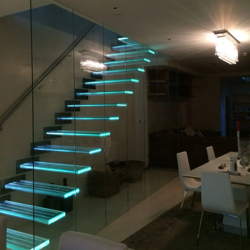 隠しストリンガー階段屋内フローティング階段3層強化ガラスステップ付き