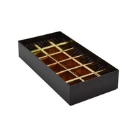 Emballage en papier artisanal de luxe en matériaux recyclés haut de gamme, boîte cadeau en chocolat avec couvercle et base, présentation premium