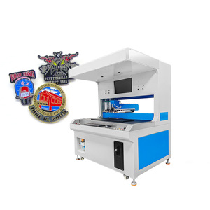 Machine de coloration automatique bibo à 4 couleurs et double station avec visionnement pour la fabrication d'ornements de quincaillerie, épingles de revers et badges - Product Image 4