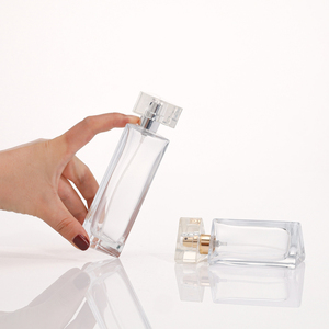 Alta Qualidade Triangular Prism 30ml 45ml Triângulo Vidro Perfume Garrafas Lid & Pump Pulverizador Atacado - Product Image 1
