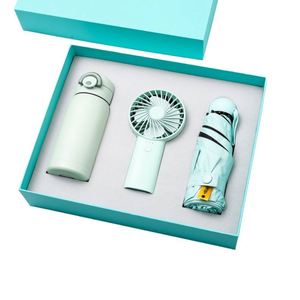 Coffrets Cadeaux Tendance 2025 Personnalisés pour la Fête des Pères : Parapluie, Tasse Isotherme, Mini Ventilateur Vert Rose – Élégance Vinyle Minuit - Product Image 1