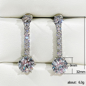 Orecchini Pendenti Eleganti con Zirconi e Catena a Nappina, Stile Vintage per Spose - Product Image 3