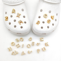 HY 2026 Vente en gros Nouveaux Breloques de chaussures personnalisées en métal, motif fleur, accessoires de décoration pour chaussures, alphabet en métal diamanté pour breloques de chaussures