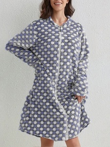 Fashion Soft Fluffy Long <strong>House</strong> <strong>Coat</strong> With Pockets <strong>Ladies</strong> Front Zipper Coral Velvet Bathrobe Cozy Warm Winter Sleepwear for Women - Product Image 3