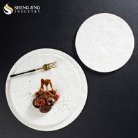 Vente en gros de vaisselle pour hôtel et restaurant Texture de roche mate personnalisée Plats et assiettes à salade en poterie Plateau de nourriture Platos rond pour banquet