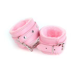 Menottes en similicuir avec peluche douce pour jeux de bondage pour adultes 2026 - Product Image 2