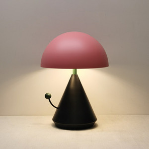 Belle lampe de table décorative de chevet de chambre d'enfants remarquable lampe de fée rose de fer moderne avec une queue - Product Image 2