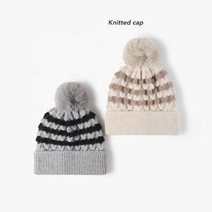 Nouveau Match rayé tricoté chapeau hommes velours laine casquette femmes chaud polaire doublure côtelé bonnets fausse fourrure hiver chapeaux <span class=keywords><strong>avec</strong></span> <span class=keywords><strong>pompon</strong></span> - Product Image 1