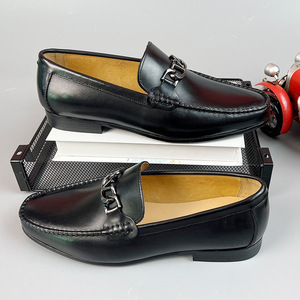 Mocassins en cuir véritable pour hommes, bout carré, respirants, semelle souple, chaussures décontractées d'été avec décoration à boucle - Product Image 3
