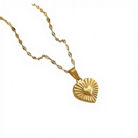 Collar de Moda Unisex de Acero Inoxidable Chapado en Oro de 18K con Colgante de Letra Z en Forma de Corazón y Cadena Ondulada para Clavícula