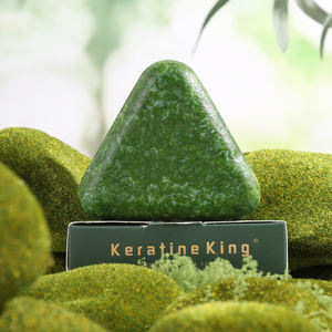 Savon Shampoing Solide Naturel à Base de Plantes Vertes Triangle Platycladus Usman Grass Fixation des Cheveux Lissage Contrôle du Sébum Élimination - Product Image 3