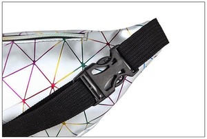 En gros En Cuir PU <span class=keywords><strong>Brillant</strong></span> Holographique Laser Étanche <span class=keywords><strong>Sac</strong></span> <span class=keywords><strong>Banane</strong></span> <span class=keywords><strong>Sac</strong></span> de Taille - Product Image 6