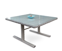 Ensemble de meubles de salon en osier pour patio extérieur avec table à trou pour parasol et chaises de salle à manger modernes en rotin