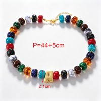 Collier de perles en résine multicolores faites à la main avec pendentif alphabet doré en forme de A, motif marbré, collier ras du cou pour femmes