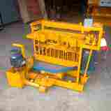 Mesin pembuat bata seluler kecil dilengkapi dengan perangkat hidrolik untuk membangun mesin pembuat blok berongga merek pabrik bata - Product Image 3