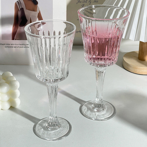 Elegante Juego de 2 Copas de Vino de Vidrio sin Plomo con Diseño Moderno para Vino Tinto y Blanco - Product Image 1