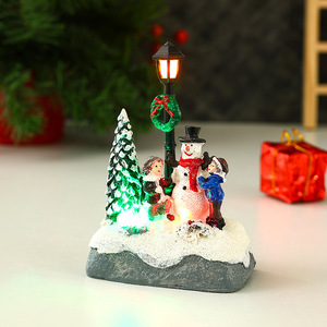 Noël <span class=keywords><strong>boule</strong></span> <span class=keywords><strong>de</strong></span> <span class=keywords><strong>neige</strong></span> lumière LED <span class=keywords><strong>neige</strong></span> maison résine lumineuse <span class=keywords><strong>Village</strong></span> maison paysage scène noël nouvel an décoration <span class=keywords><strong>de</strong></span> bureau - Product Image 6