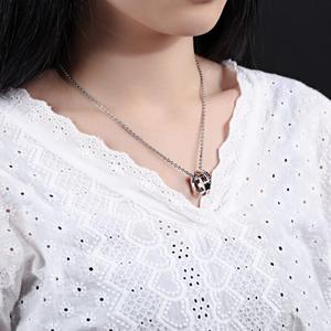 Modische Zirkon-Paar-Halskette aus Edelstahl mit Buchstabenanhänger für Damen und Herren, Kristall-Hochzeits-Doppelring-Kette, Schmuckanhänger - Product Image 6