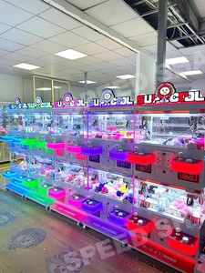 Mini máquina de garras de doble capa para cuatro personas, de metal, con sensor de movimiento y LED, juego operado con monedas para exhibición de regalos en centros comerciales urbanos - Product Image 2