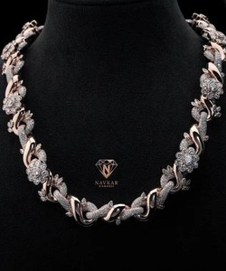 Collar de eslabones cubanos de moissanita con cierre seguro y collar de diamantes estilo hip hop disponible al mejor precio - Product Image 1