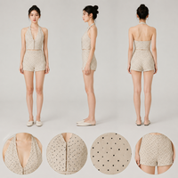 Ensemble deux pièces élégant beige à pois pour femme, style halter, coupe courte, idéal pour les vacances d'été, personnalisable OEM, marque privée