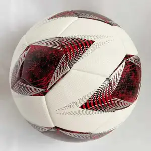 ลูกบอลมีผิวสัมผัสด้วยความร้อน TPU สำหรับเล่นฟุตบอลปรับแต่งโลโก้และชุดสูทสำหรับเกมมืออาชีพ
