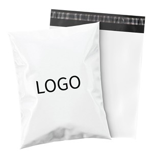 Sacs de Courrier Recyclés Noirs Personnalisés avec Logo Imprimé pour l'Expédition de Vêtements, Emballage d'Expédition, Poly Mailer, Sac Polymailer - Product Image 1