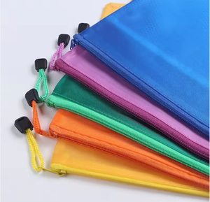 Pochette de classement A4 en PVC maillé avec logo personnalisé, étanche, à fermeture éclair, transparente, avec étiquette pour le bureau et l'école - Product Image 1