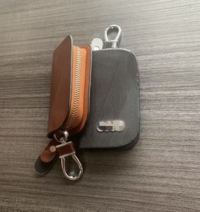 กระเป๋าเงินพวงกุญแจหนังแฟชั่นพร้อมโลโก้รถกระเป๋าใส่กุญแจแบบมีตะขอเกี่ยวนิรภัยสำหรับรถยนต์และพวงกุญแจส่งเสริมการขายสำหรับใช้ในบ้าน - Product Image 4