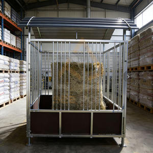 Mangeoire carrée en <span class=keywords><strong>bois</strong></span> de bambou pour chevaux, avec 12 ouvertures, toit, barrières auto-bloquantes et garantie d'un an - Product Image 4