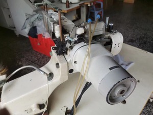 Machine à <span class=keywords><strong>coudre</strong></span> plate à bras courbé à quatre aiguilles JUKISMF-3620 d'occasion <span class=keywords><strong>avec</strong></span> couture décorative double face - Product Image 3