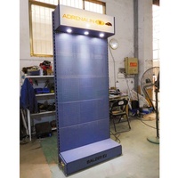 Espositore Moderno Personalizzato in Metallo Verniciato a Polvere con Pannello Forato e Scatola Luminosa a LED per Design Autoportante per Negozi al Dettaglio