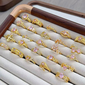 แหวนไพลินสีชมพูสไตล์วินเทจ ดีไซน์เปิดปรับขนาดได้ ประดับเพชร CZ เต็มวง เหมาะสำหรับการใส่ซ้อนแบบเรียบหรู เครื่องประดับมินิมอลสุดหรูสำหรับผู้หญิง - Product Image 3