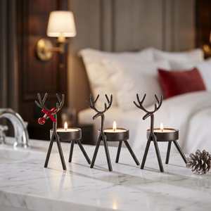 Porte-bougie en laiton en forme de renne au nez rouge, décoration de Noël pour la maison, forme cylindrique durable - Product Image 1