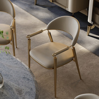 Chaise de salle à manger moderne de style nordique avec dossier incurvé en cuir PU et structure métallique beige, idéale pour les banquets commerciaux, les hôtels, les mariages, les maisons, les appartements et les restaurants