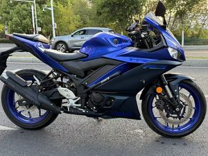 Moto sportive <span class=keywords><strong>Yamaha</strong></span> YZF-R3 321cc, bicylindre refroidi par liquide, démarrage électrique |   Équipé d'un système ABS |   Vitesse maximale de 180 km/h |   Suivi - Product Image 5