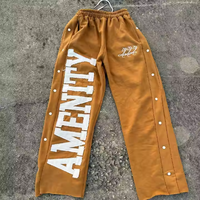Pantalon de jogging personnalisé pour hommes taille moyenne, plat, décontracté, appliqué de détresse, patchs de broderie, rivets fanés pour ourlet brut tricoté