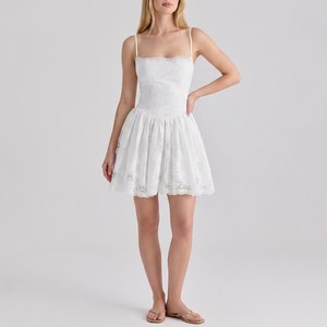 <span class=keywords><strong>Robe</strong></span> Courte Blanche Femme en Broderie Anglaise avec Bretelles Fines et Corset Basque – Idéale pour Soirées Estivales – Fournisseur de Robes en Dentelle Personnalisées - Product Image 1
