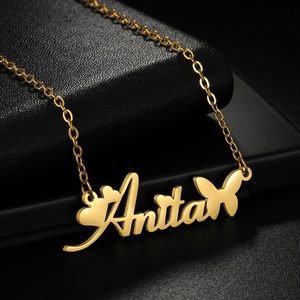 Collar con Colgante de Mariposa Chapado en Oro con Nombre Personalizado al por Mayor, Joyería Personalizada de Acero Inoxidable para Uso Diario - Product Image 3