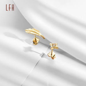 Vente en gros de boucles d'oreilles clous géométriques miniatures en or véritable 18 carats, style simple en or jaune pour fiançailles d'enfant - Product Image 4