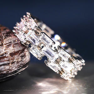 Anello DJ096 in Oro Bianco con Diamante Taglio Smeraldo Naturale Colore D, Gioiello Classico da Sposa per Donna - Product Image 6