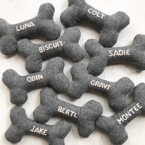 Kişiselleştirilmiş kemik köpek oyuncak Pet Bite dayanıklı yumuşak pamuk peluş köpek oyuncak dayanıklı Pet çiğnemek oyuncaklar işlemeli adı ile - Product Image 6