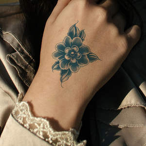 Pegatina de tatuaje corporal, Henna marrón, <span class=keywords><strong>espalda</strong></span> grande, papel de tatuaje temporal para mujeres, de tatuaje temporal 1 hoja, tinta de planta semipermanente - Product Image 1