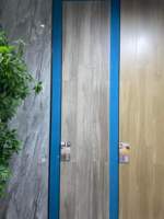 Vente en gros Taille personnalisée 200x1000 Carreaux intérieurs rustiques en céramique et grain de bois pour le salon