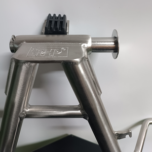 Soporte Central para Motocicleta Suzuki Raider 150 Satria F150, Acero Inoxidable Pulido, con Barra Transversal y Doble Resorte - Product Image 2