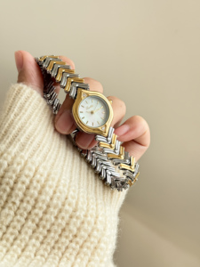 Đồng hồ nữ Scottie Luxury 9722, máy quartz, vỏ hợp kim, chống nước, mặt vuông, dây đeo thép không gỉ cao cấp, khóa chất lượng cao, kiểu dáng Citizen, hiển thị analog. - Product Image 3