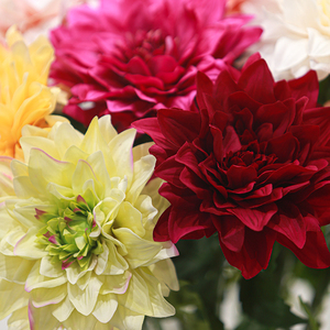 Vente de gros <span class=keywords><strong>Dahlia</strong></span> Fleurs artificielles Real Touch Hydratant pour l'entrée de la maison Décoration de salle de mariage Noël - Product Image 4