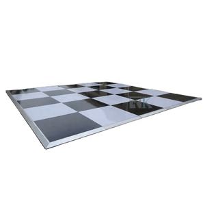 Plataforma de Baile a Cuadros Blanco y Negro para Decoración de Bodas, con Acabado Brillante - Product Image 1