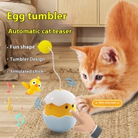 Jouet pour chat automatique en forme de bâtonnet de poulet jaune en coquille d'œuf, mignon, simple, style classique moderne, design de luxe de dessin animé pour chats
